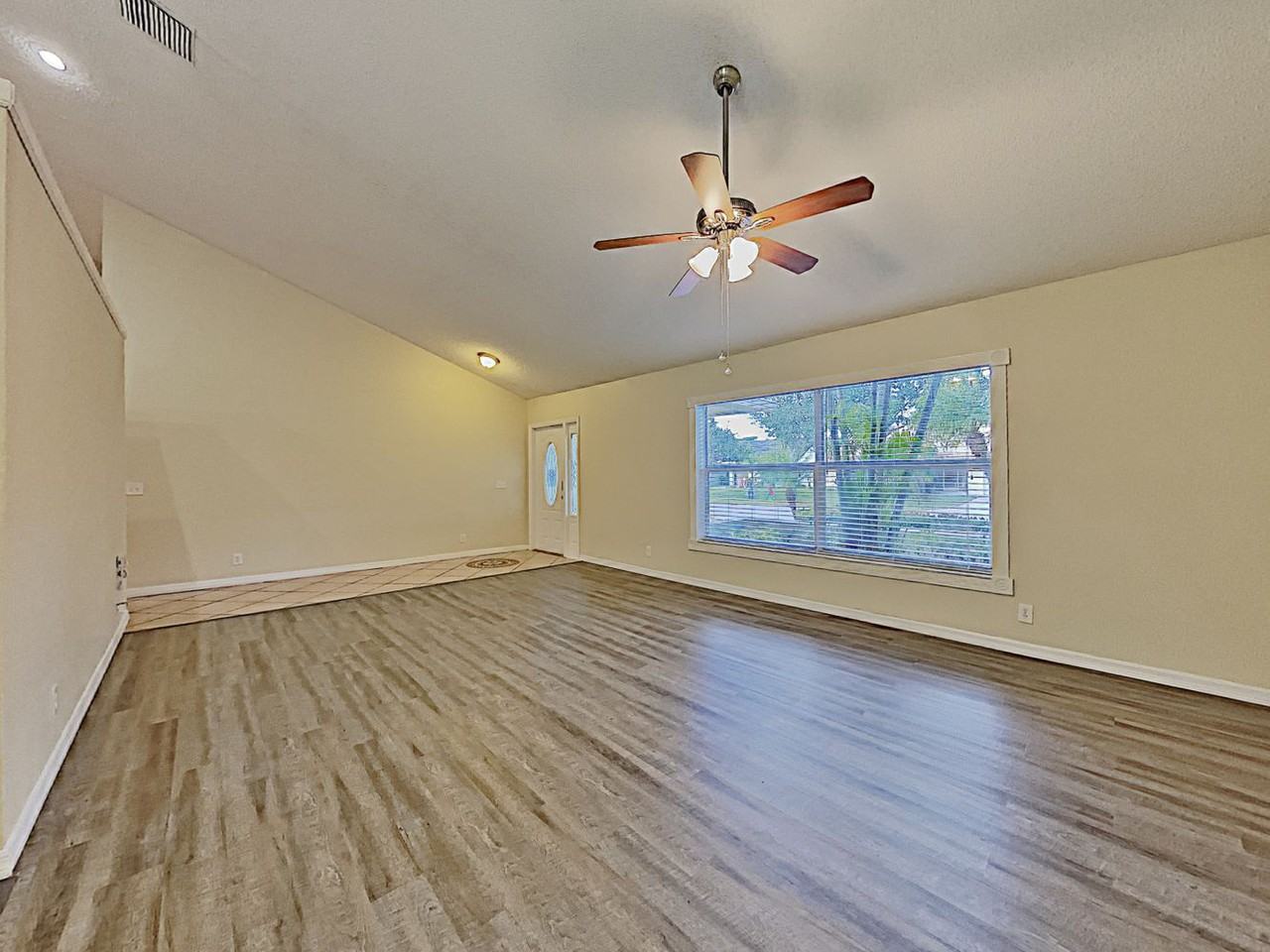 311 Nw 162nd Ave - Photo 3 of 26