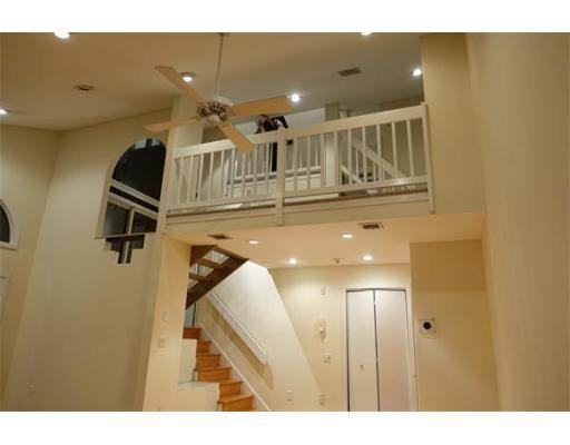 215 Perkins St - Photo 2 of 20