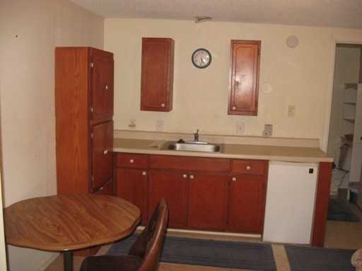 608 W Allen St - Photo 2 of 7