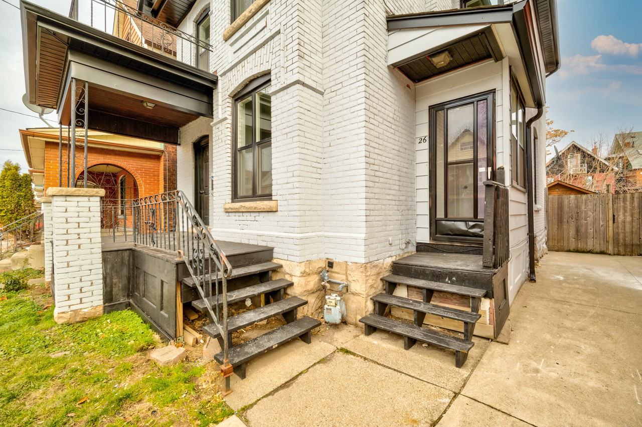 LUX AT FAIRLEIGH AVE NORTH - Photo 2 of 49
