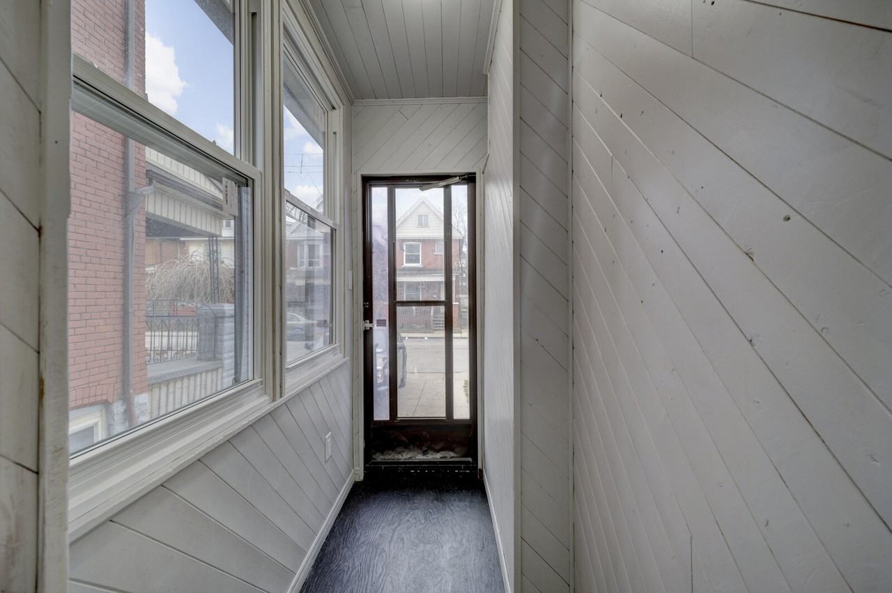 LUX AT FAIRLEIGH AVE NORTH - Photo 3 of 49
