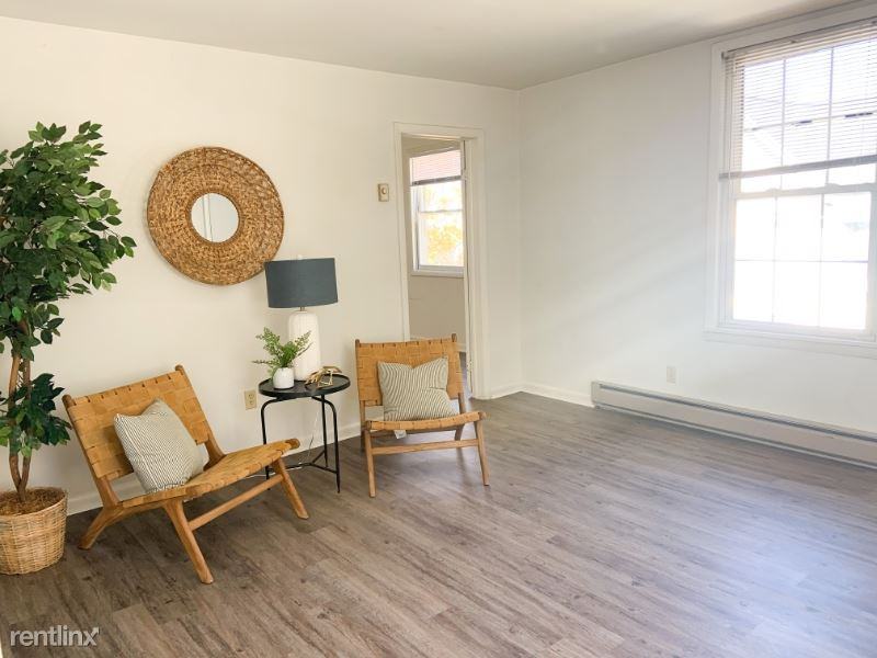 109 109 W. Maple Street 3 - Photo 2 of 12