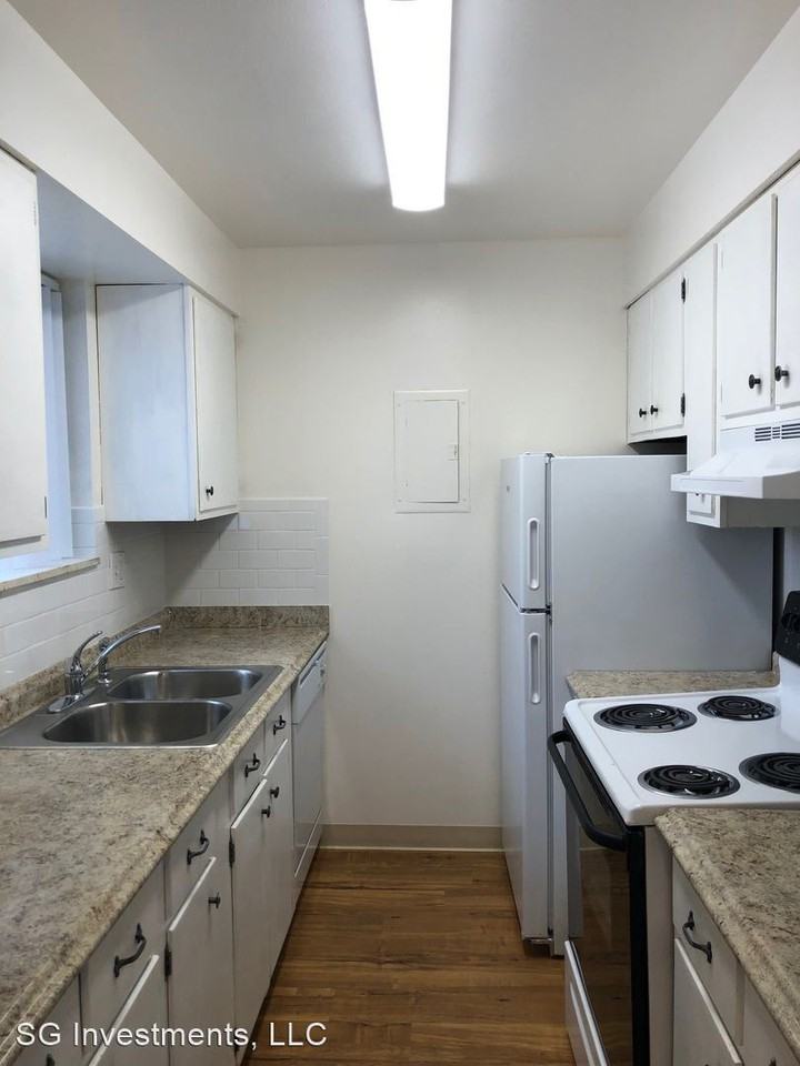 4993 King St - Photo 2 of 41