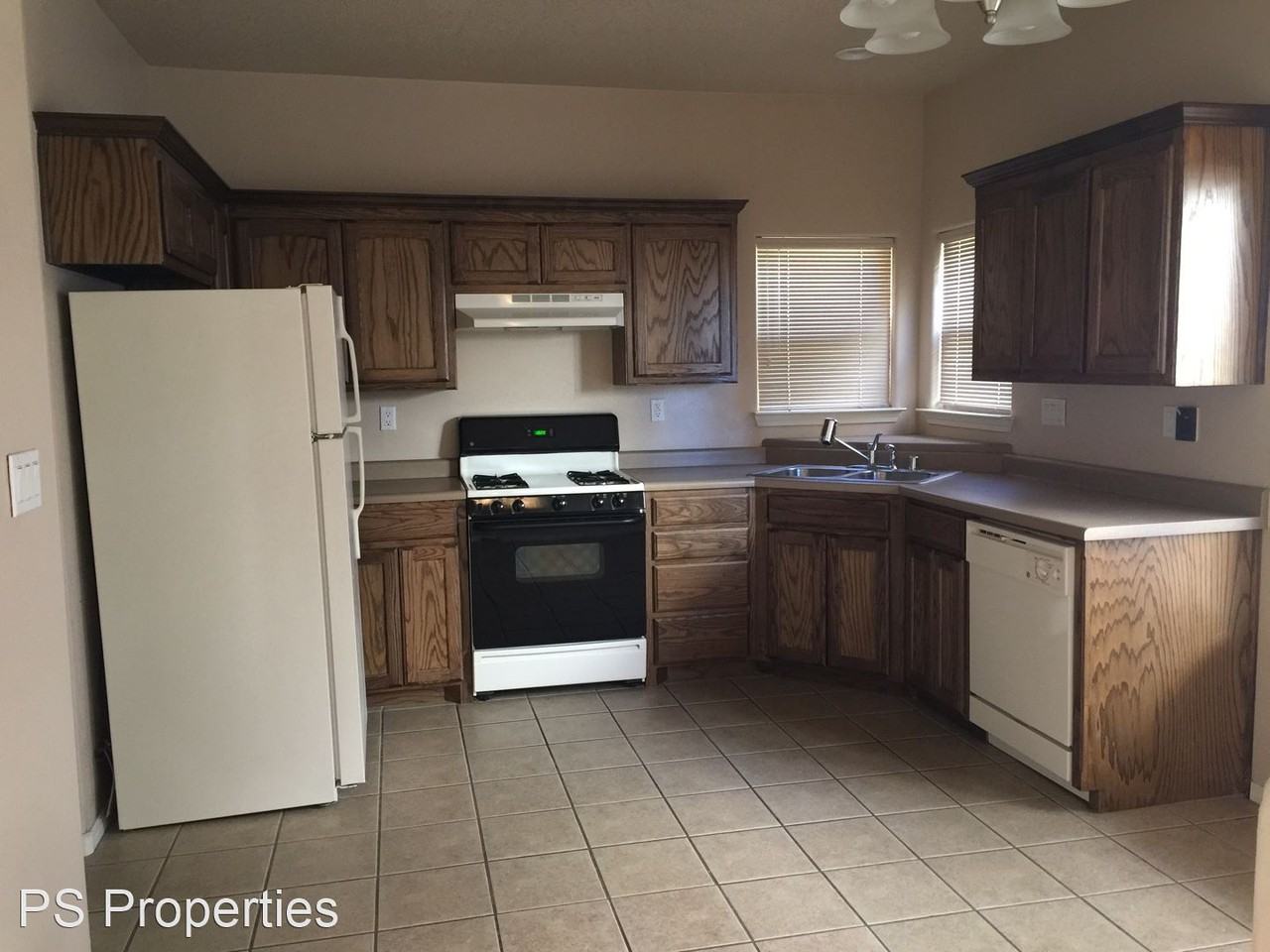 4827 Spanish Sun Ave Ne - Photo 2 of 10