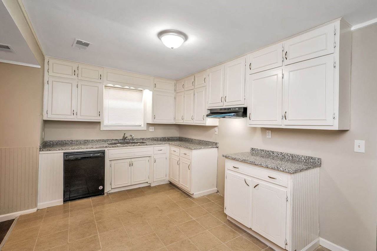 917 Ozark Ct - Photo 3 of 28
