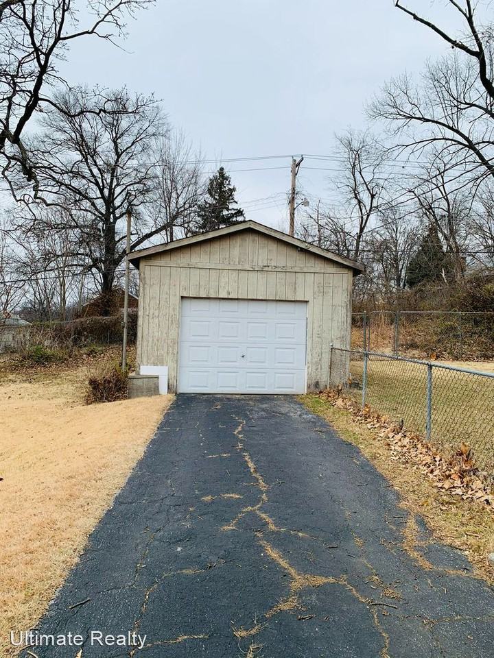 8325 Monroe Ave - Photo 2 of 15