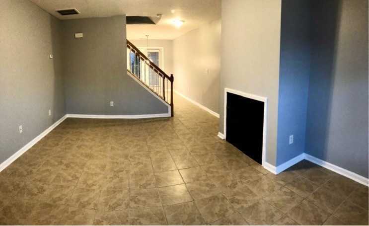 165 Wiltshire Cir - Photo 2 of 10