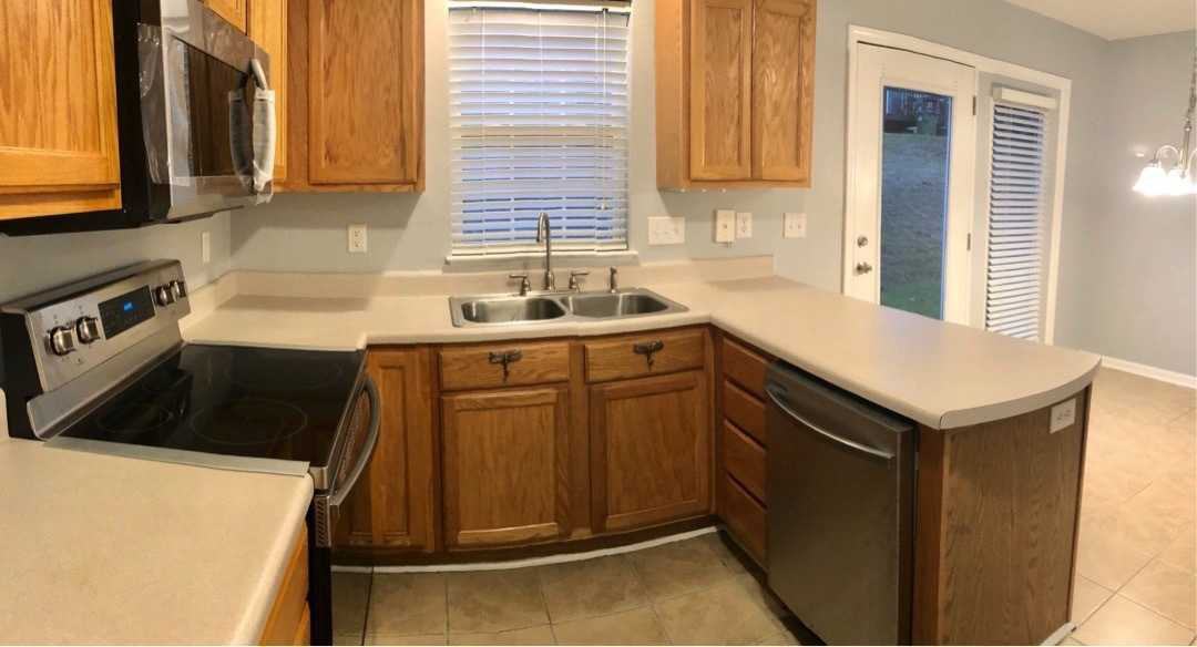 165 Wiltshire Cir - Photo 3 of 10