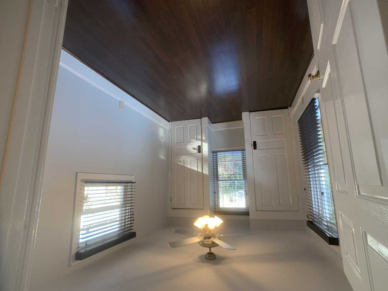 2009 Pine St - Photo 2 of 10