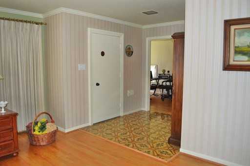 1664 Bel Air Ave - Photo 3 of 18