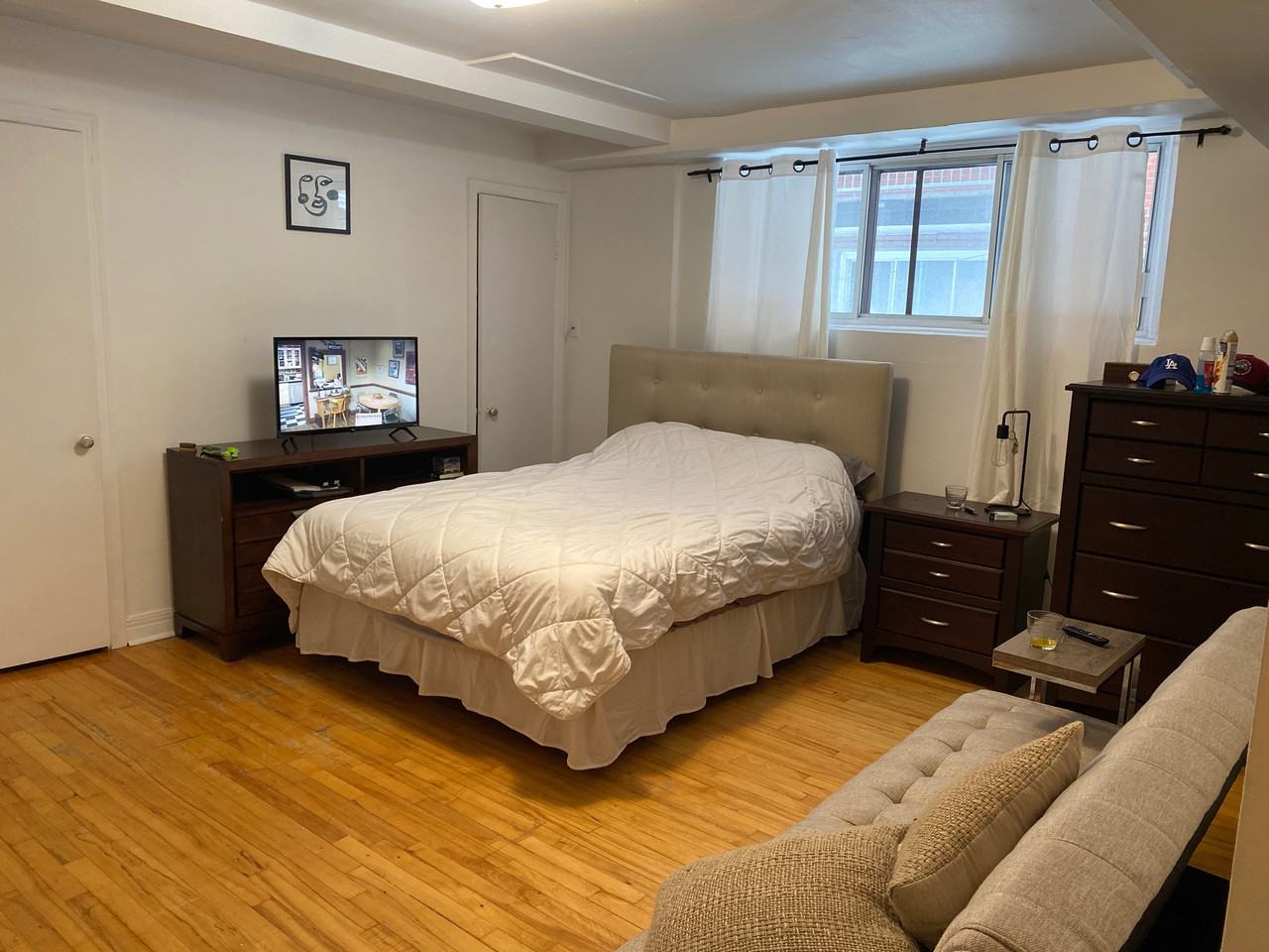 Renovated 2 1/2 NDG All Included 755$ (With WiFI) - Photo 2 of 6