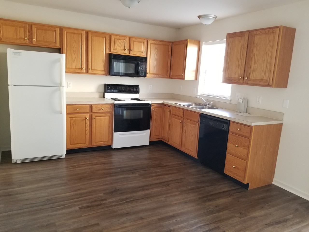 Mill Creek Manor - Photo 3 of 12