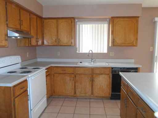 4663 W 17th St - Photo 3 of 8