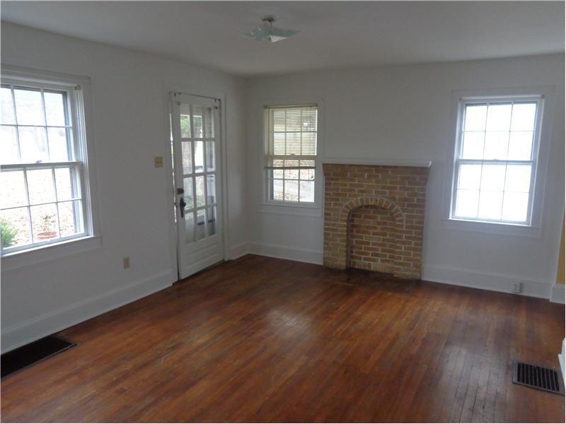 111 Lynn Ave - Photo 2 of 10