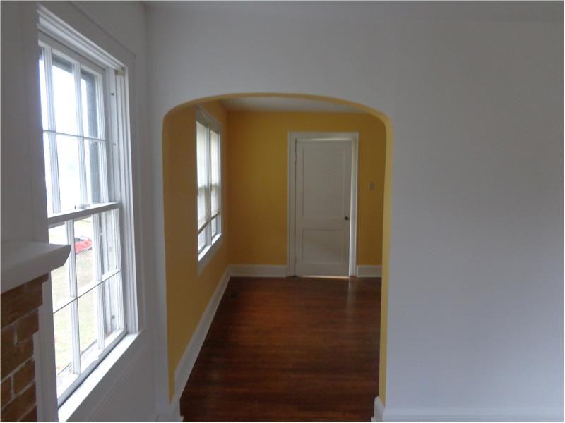 111 Lynn Ave - Photo 3 of 10