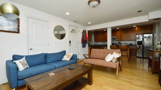 2554 W Augusta Blvd #1 - Photo 2 of 9