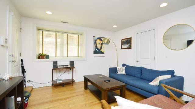 2554 W Augusta Blvd #1 - Photo 3 of 9