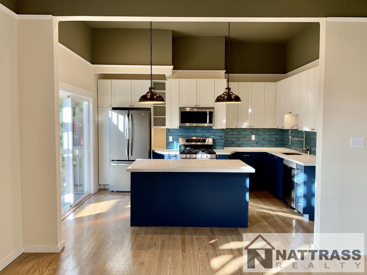 217 Webster St - Photo 3 of 37