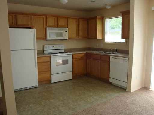 1004 Cedarwood Dr - Photo 3 of 10