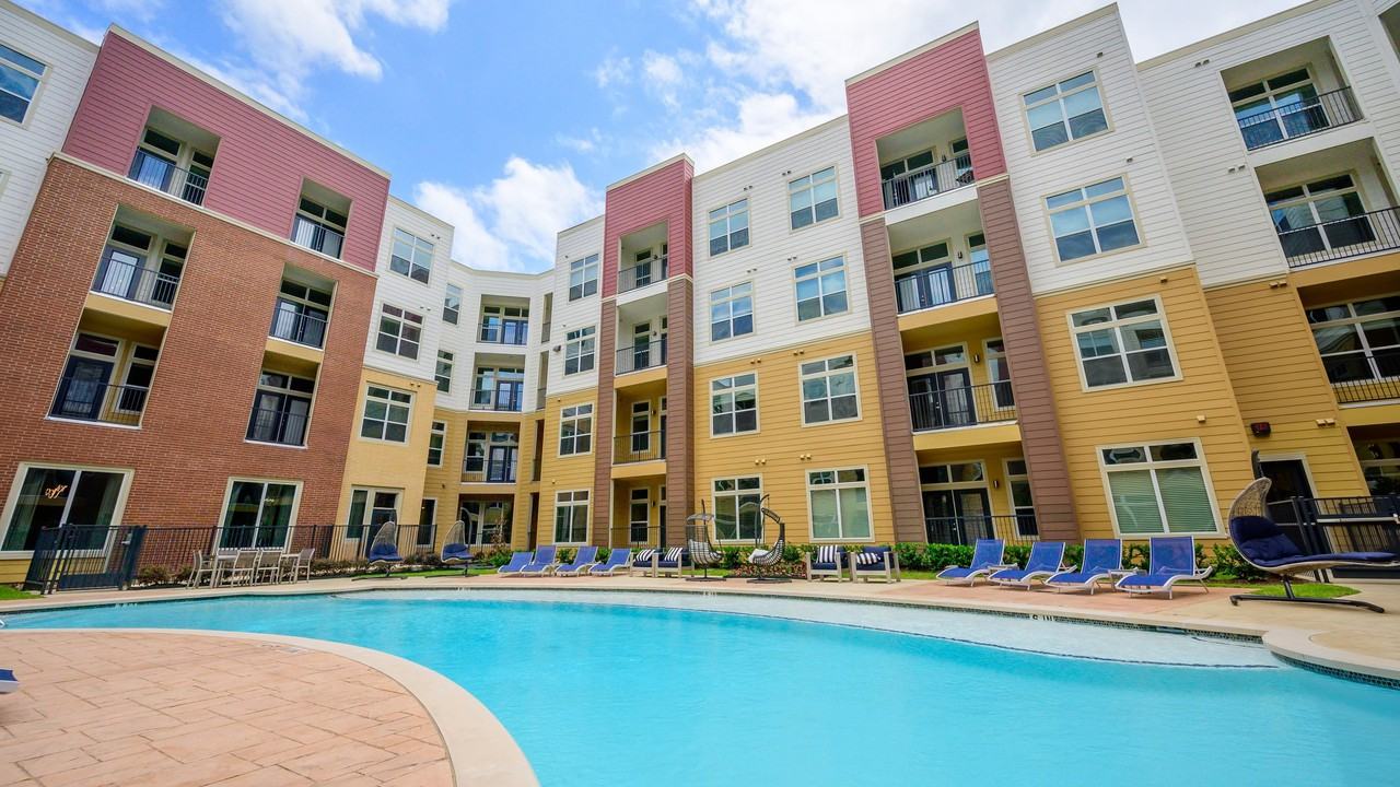 8900 Lakes At 610 Dr - Photo 3 of 39