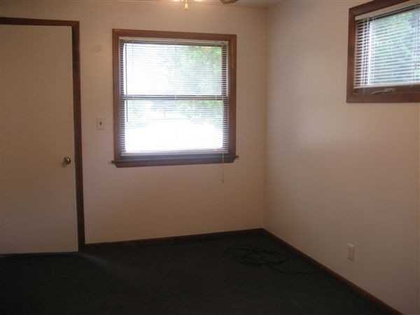 4766 Lakeshore Rd - Photo 3 of 7