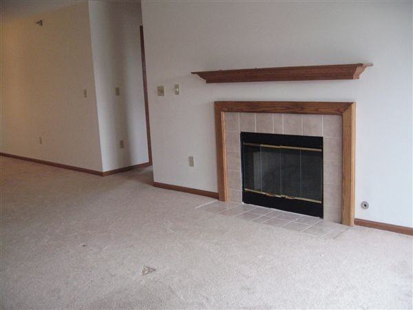 N25W24011 River Park Dr - Photo 2 of 5