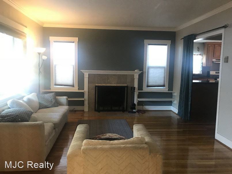 429 Daisy Ln - Photo 3 of 30