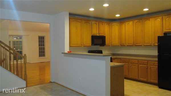 24649 Kings Canyon Square - Photo 2 of 15