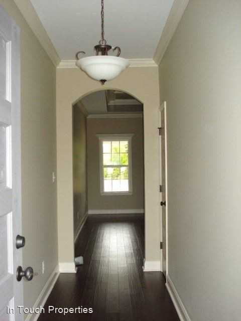 33 Barrett Ln - Photo 3 of 26