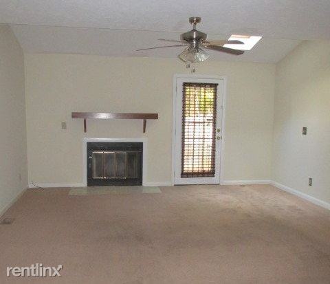 1248 N Forest Dr - Photo 2 of 10