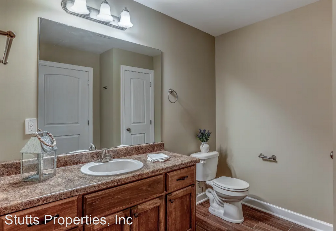 100 Bruins Place - Photo 2 of 11