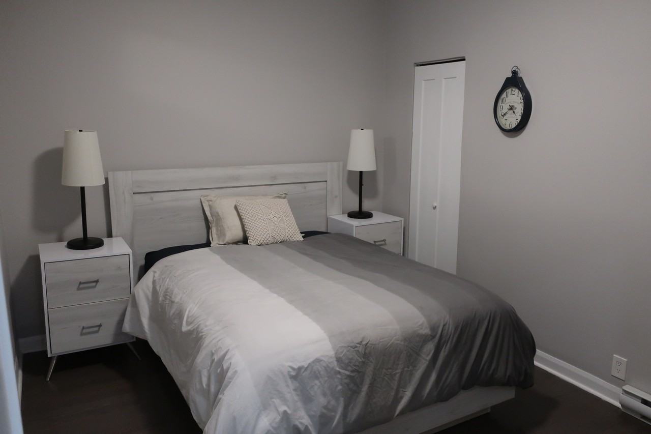 5983 Av Du Parc - Photo 2 of 14