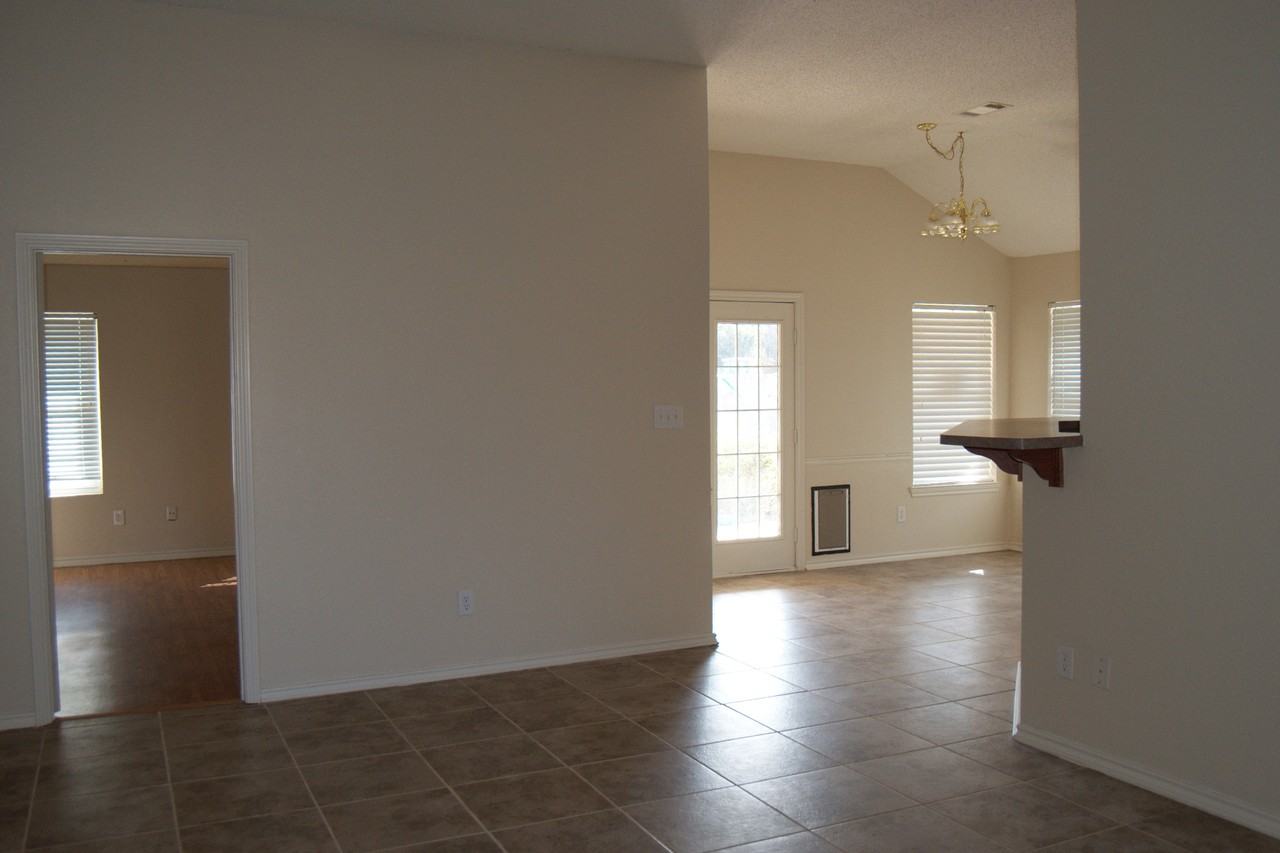 110 Wolf Ln - Photo 2 of 5