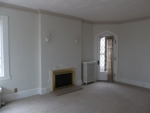 1921 Oxford St - Photo 3 of 6