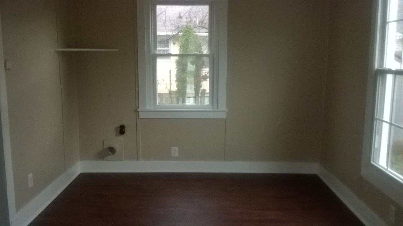 913 Elliston St - Photo 2 of 15