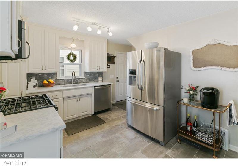 2909 Louisiana Ave S - Photo 3 of 16