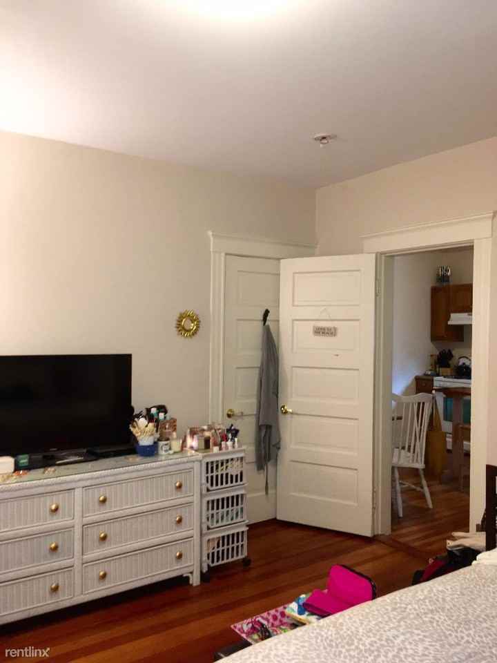 70 Raymond Ave - Photo 2 of 10