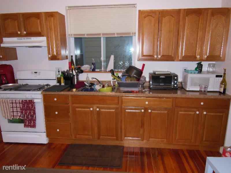 70 Raymond Ave - Photo 3 of 10