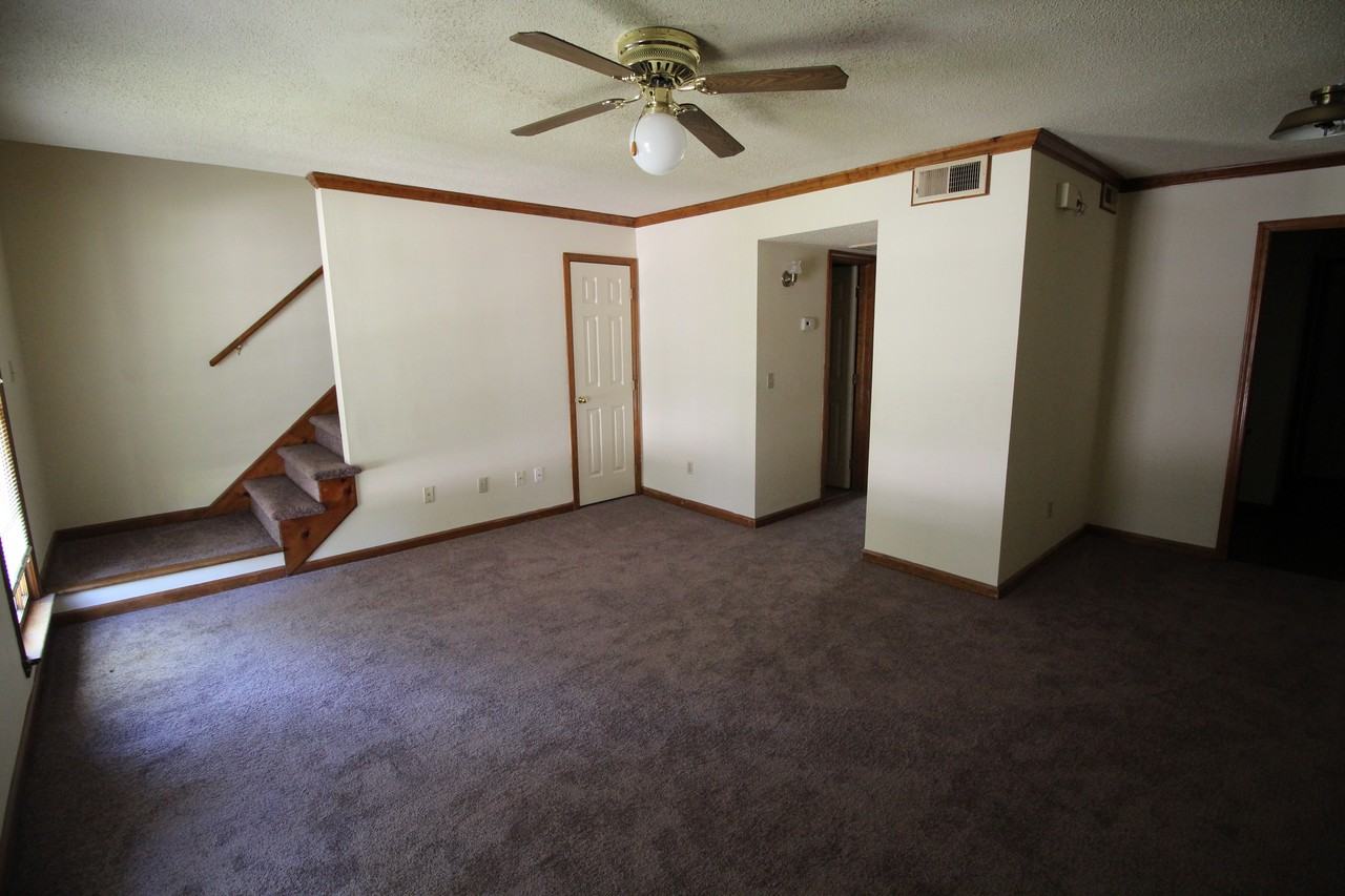 121 Wynn Way - Photo 2 of 15