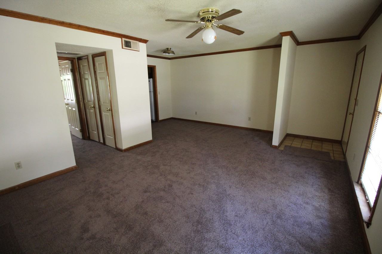 121 Wynn Way - Photo 3 of 15