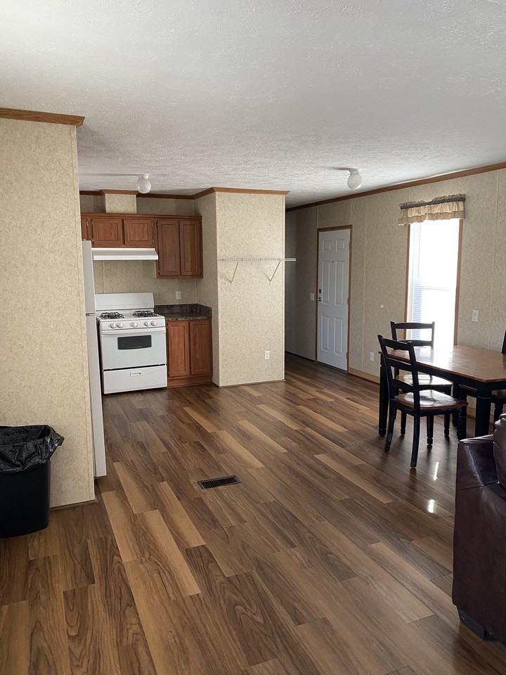 434 Railroad St Se - Photo 2 of 13