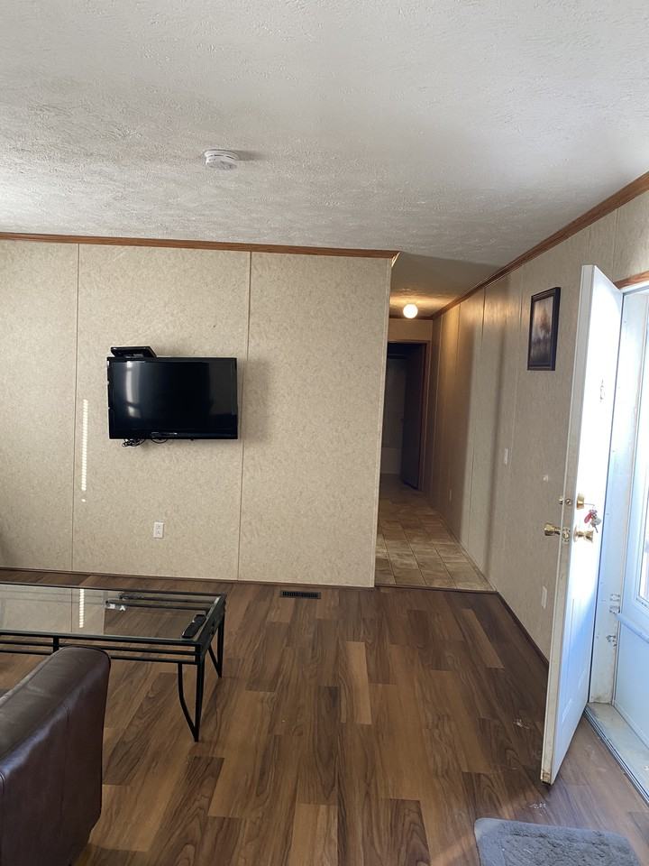 434 Railroad St Se - Photo 3 of 13