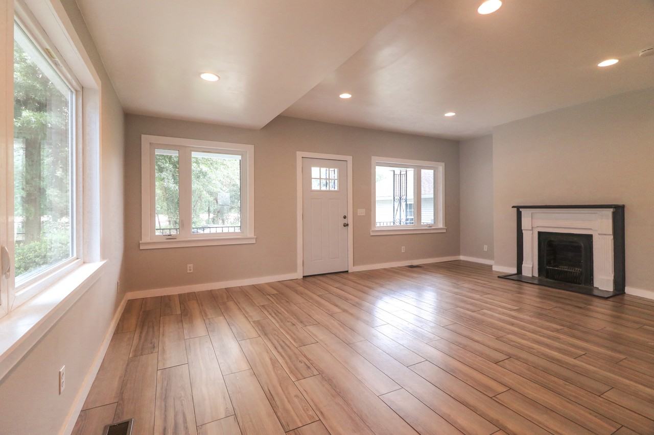 3405 Lincoln Avenue - Photo 3 of 20