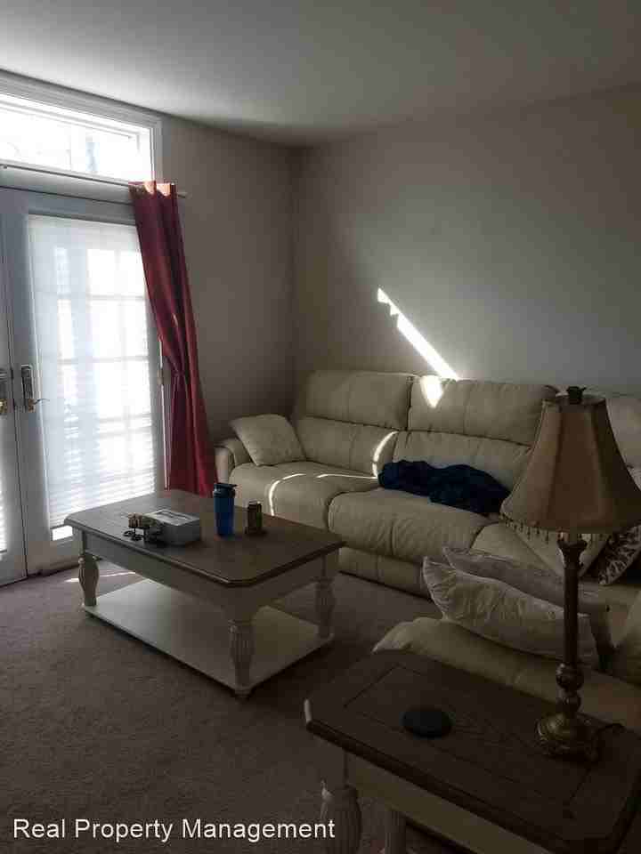 31 Cobblestone Dr #31 - Photo 3 of 8