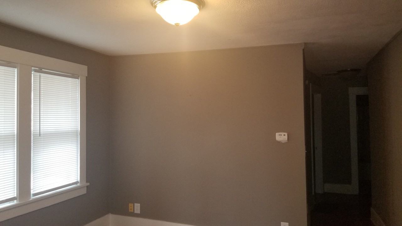 920 W Olive St - Photo 2 of 7