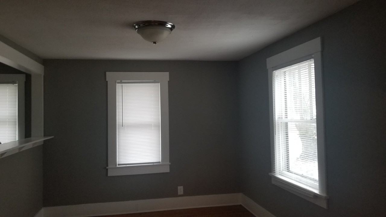 920 W Olive St - Photo 3 of 7