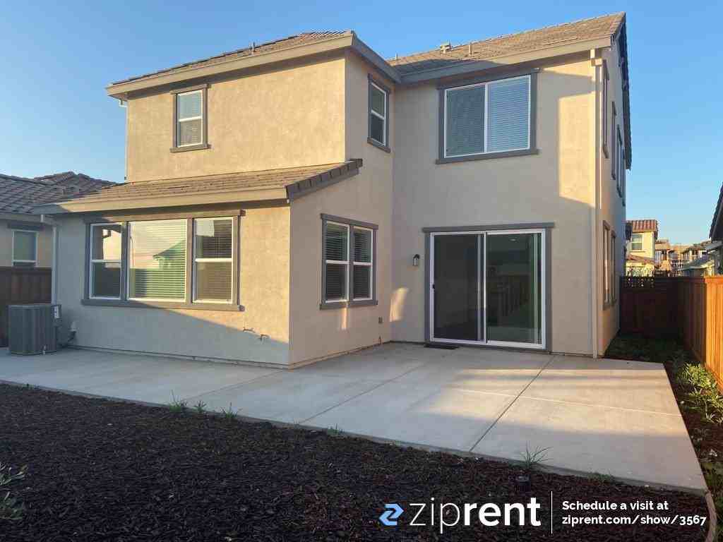 2432 Middlebury Dr - Photo 2 of 25