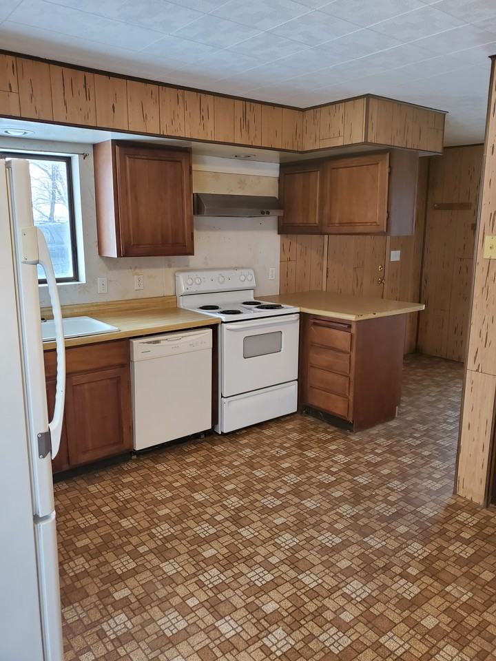 6200 Smithson Rd - Photo 2 of 33