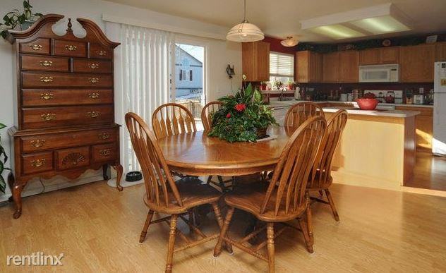 439 Hudson Ct - Photo 3 of 19