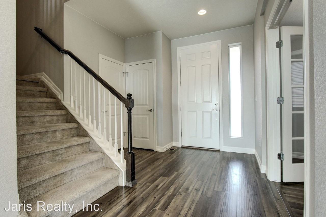 2255 Summerhill Dr - Photo 2 of 40